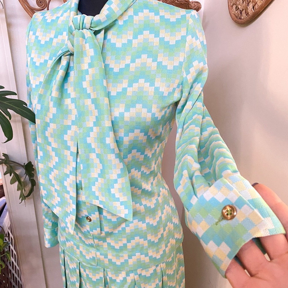 SOLD Vintage 60s Mid Mod Skirt Suit - Picture 4 of 10